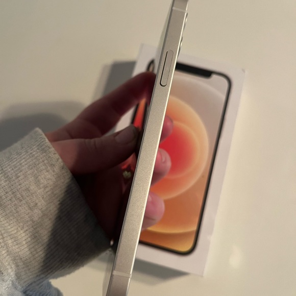 White IPhone 12 - Picture 11 of 12